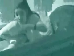 ستاره جوان پورنو بر لوزه ها فرو می رود و گلو عمیق می عکسهاي متحرک سکسي وزد