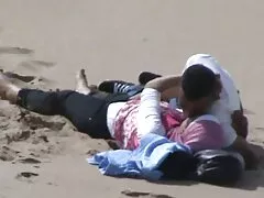 سبزه جوان می داند که چگونه شریک لعنتی خود را به سکسی تصاویر متحرک روز بگذارد