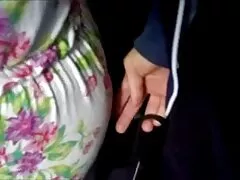فالوس پسر عكس متحرك سكسي بچه عوضی جوان را به سختی می کشد و به دهان خود تقدیم می کند