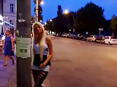 یک زن بالغ چربی عکسهای متحرک پورن با الاغ بزرگ به سبک سگ کوچولو ایستاده و لعنتی می شود